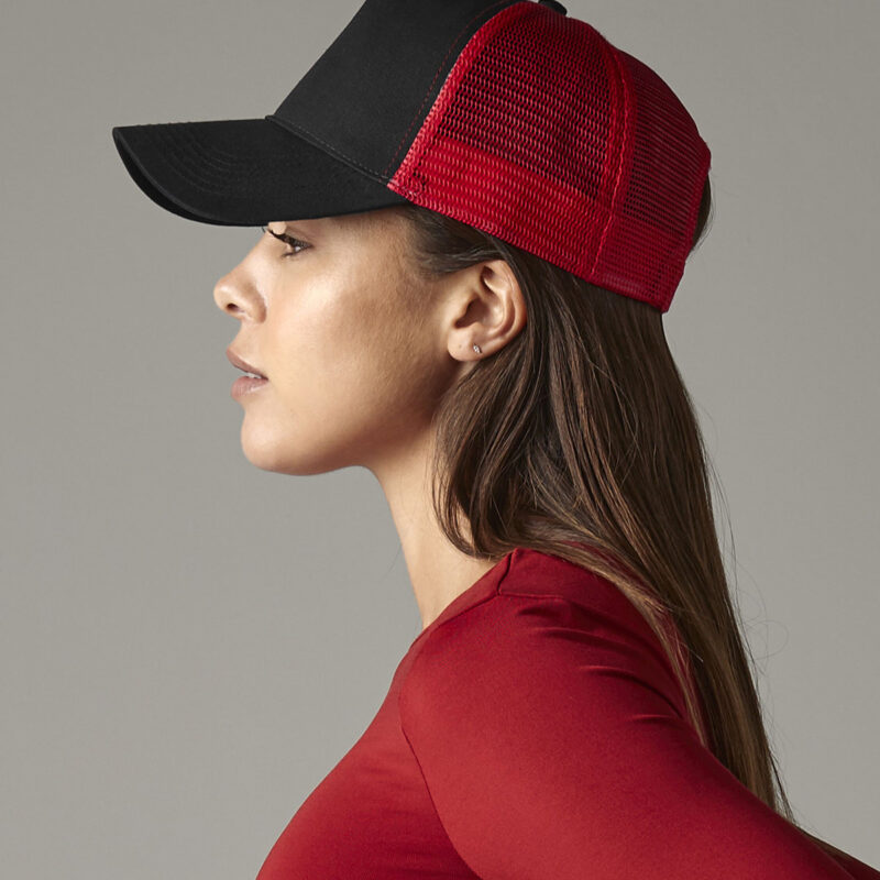 Snapback trucker